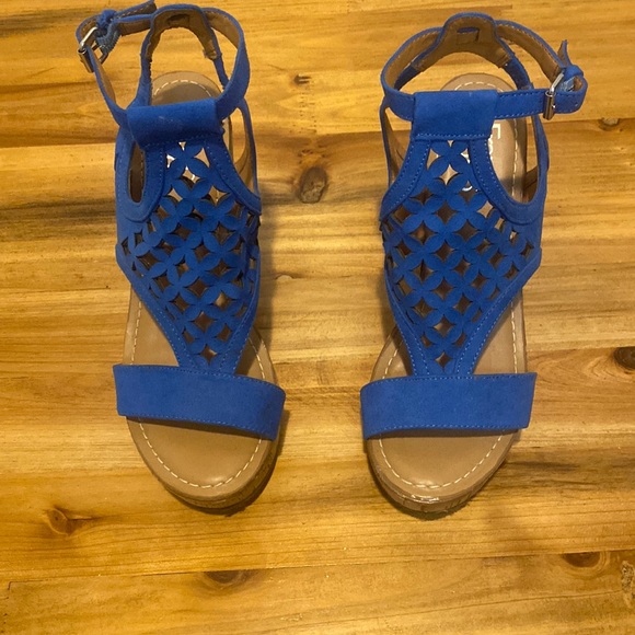 $10 CLEARANCE - Franco Sarto Electric Blue Espadrilles / Wedges in Size 6 - Picture 2 of 10